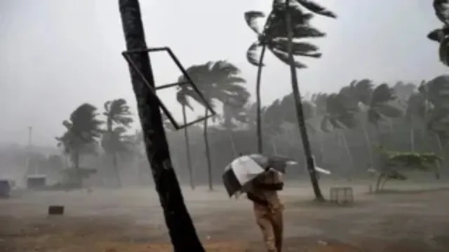 cyclone-arnab-alert-andhra-odisha-brace-for-stormy-weather-as-landfall-expected-on-oct-28-electric-poles-stocked-teams-deployed