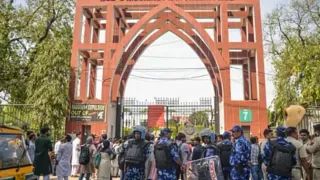 Jamia Protest Splits As One Group Backs Withdrawal After Administration's Assurance, Other Demands Definite Dates And Immunity