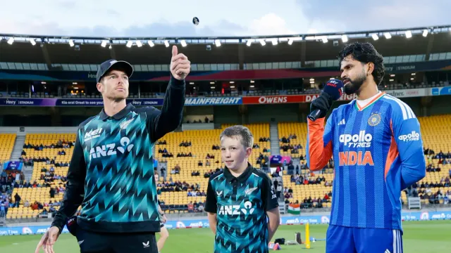 shreyas-iyer-opts-to-bowl-against-new-zealand-in-3rd-t20i-check-playing-xis