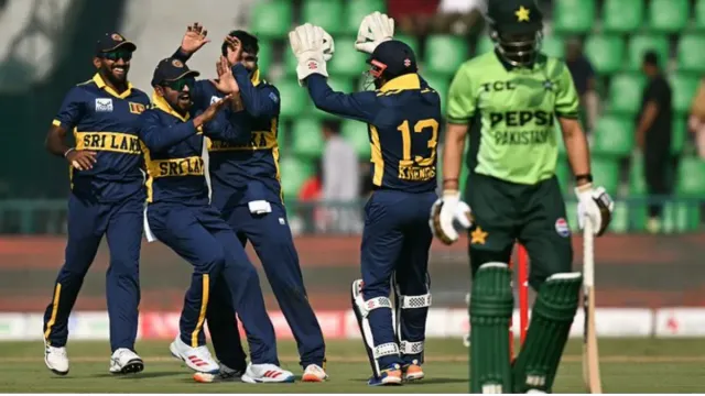 pakistan-vs-sri-lanka-live-score-tri-series-match-report-gaddafi-stadum-lahore-internet-reactions