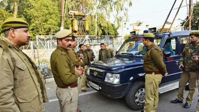 diwali-bonus-employees-noida-police-debunks-social-media-posts-claiming-supreme-court-direction-private-offices-rs-5100-diwali-bonus
