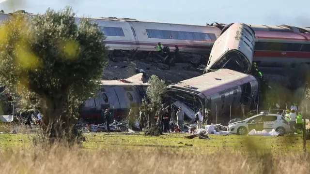 spain-train-accident-video-updates-many-killed-and-injured-high-speed-collision-human-error-suspected