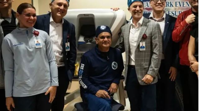 indian-american-surgeon-dr-vipul-patel-performs-first-us-telerobotic-prostatectomy