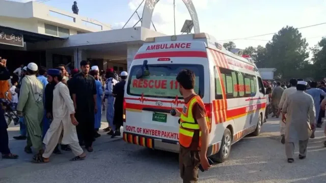pakistan-10-dead-in-ambulance-oxygen-cylinder-explosion