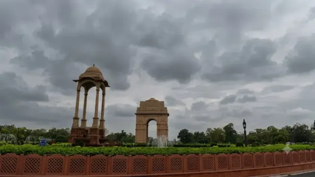 delhi-weather-tomorrow-imd-forecasts-no-rain-partly-cloudy-skies-check-5-day-weather-outlook