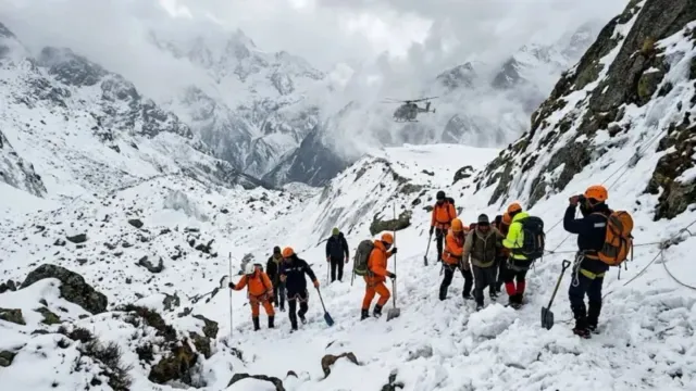 uttarakhand-kedartal-trek-avalanche-several-stranded-ndrf-sdrf-rescue-operations-latest-news