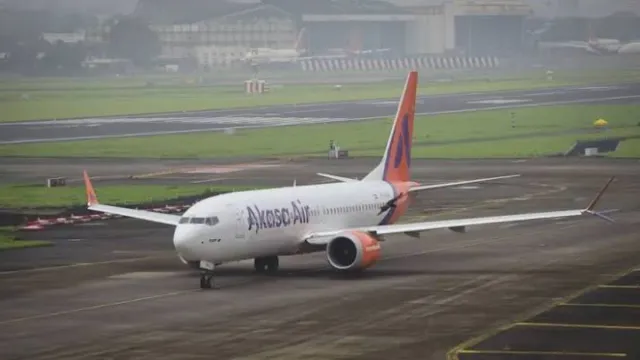 akasa-air-flight-suffers-tail-strike-during-landing-at-kolkata-airport-aircraft-taken-for-inspection