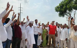 Delhi UER-2: Farmers Hold Panchayat Without Tent After Police Denial; Warn Of Sept 21 Chakka Jaam