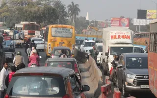 Meerut Traffic Police Launch Anti-Encroachment Drive On Delhi Road; 45 Vehicles Fined