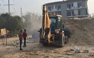 Ghaziabad Mayor Clears Rs 100 Cr Municipal Land In Mirzapur, Seizes 16 Trucks Of Fodder