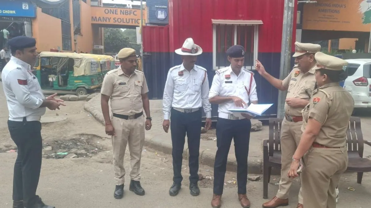 IFFCO Chowk Metro Auto-Taxi Stand in Dedicated Lane