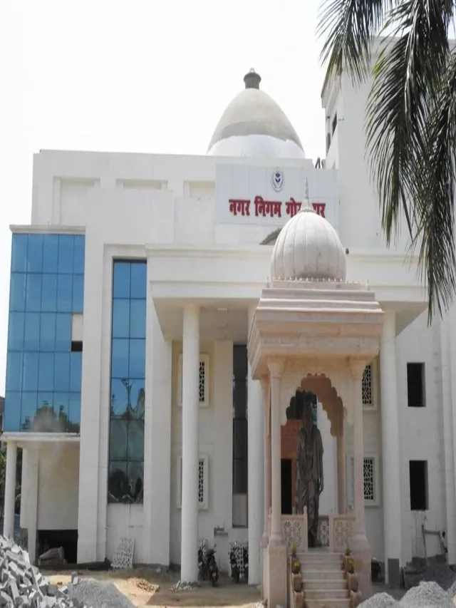 gorakhpur-residents-suffer-as-garbage-continues-to-litter-city-streets-mc-plans-semi-underground-bins