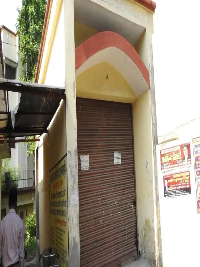 gorakhpur-grain-atm-locked-ration-cardholders-denied-food-due-to-high-bills-tech-failure